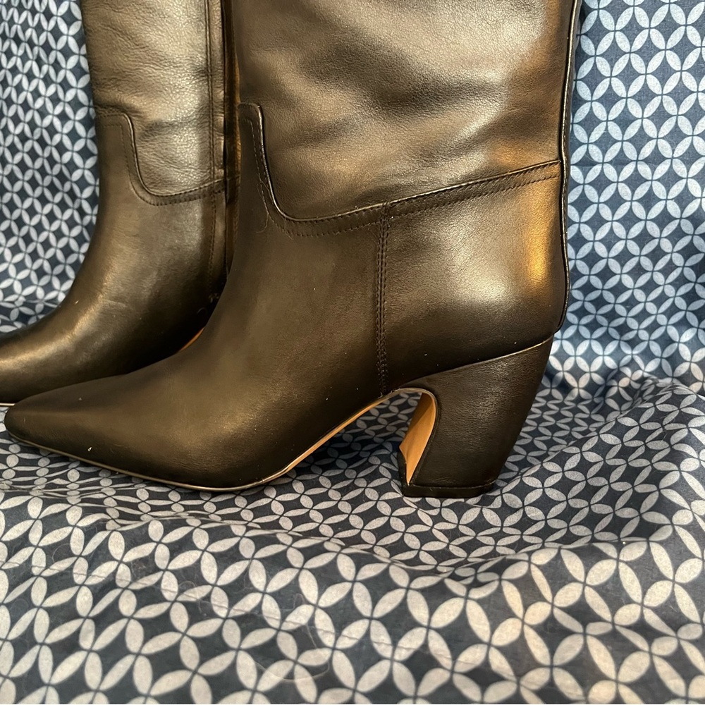 Gorgeous Vince Camuto Cristen boots, new without box. Size 8 - Picture 3 of 7